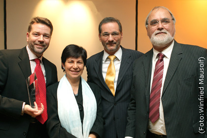 Gruppenbild mit Auszeichnung